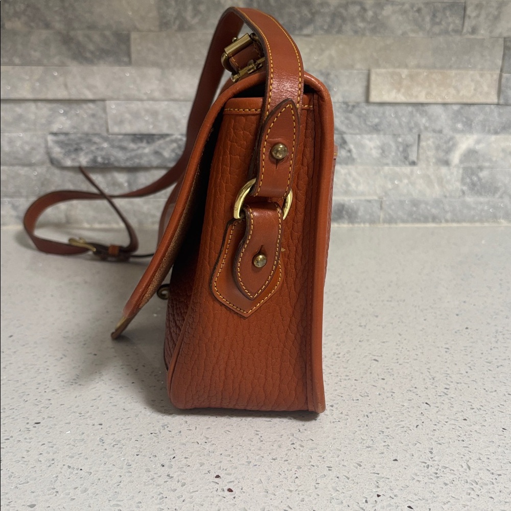 Dooney & Bourke Vintage All Weather Leather Pebbled Shoulder Bag Tan - Picture 6 of 16